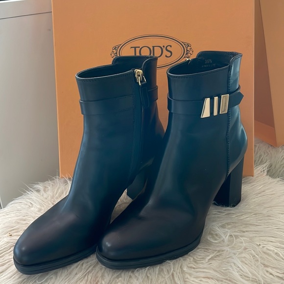 Tod’s Tronchetto Ankle Boots LIKE NEW !! in original box with shoe bag size 36.5 - Picture 1 of 9